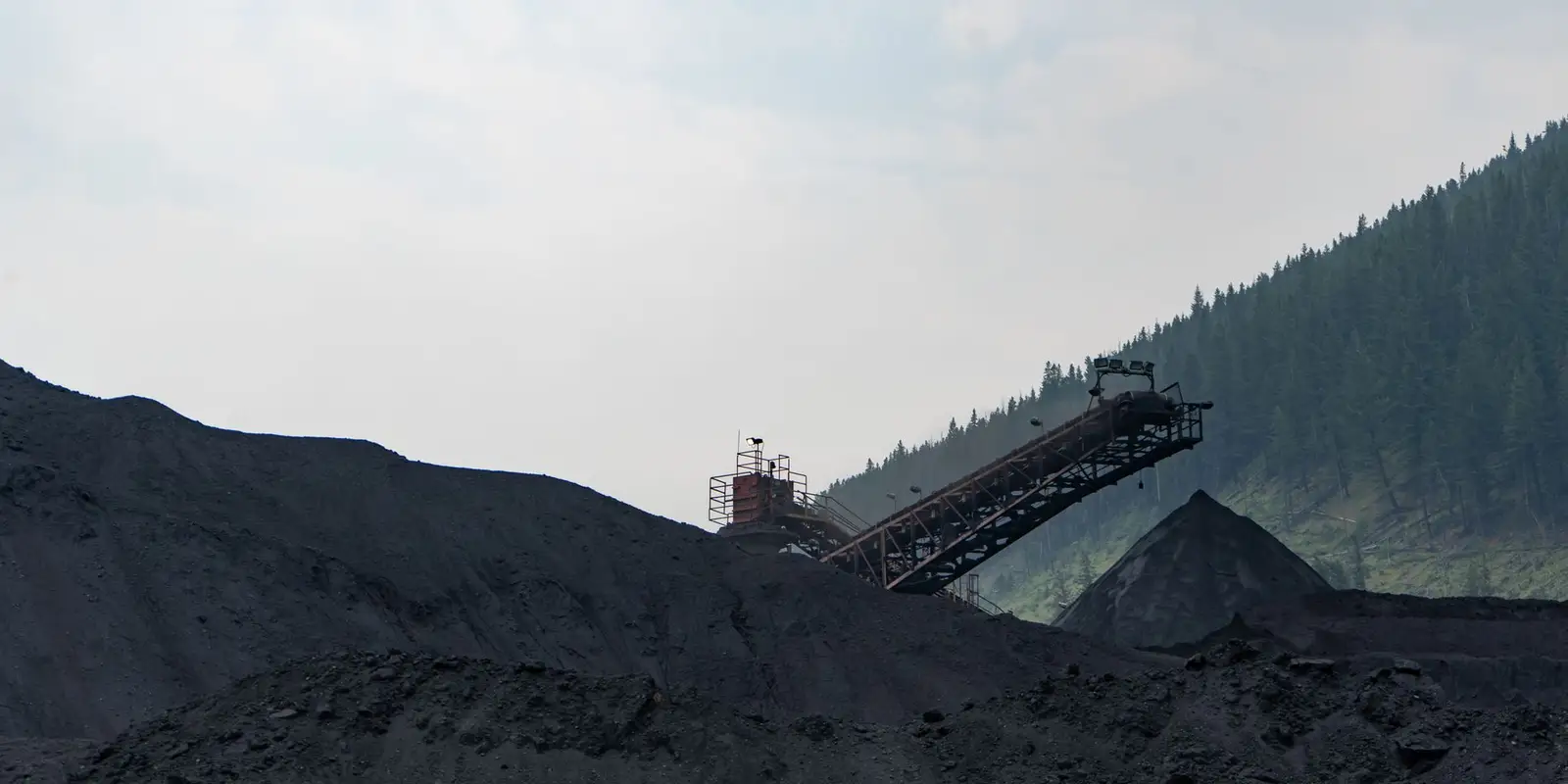 Processing plant conveyor and stockpiles at a mine site
