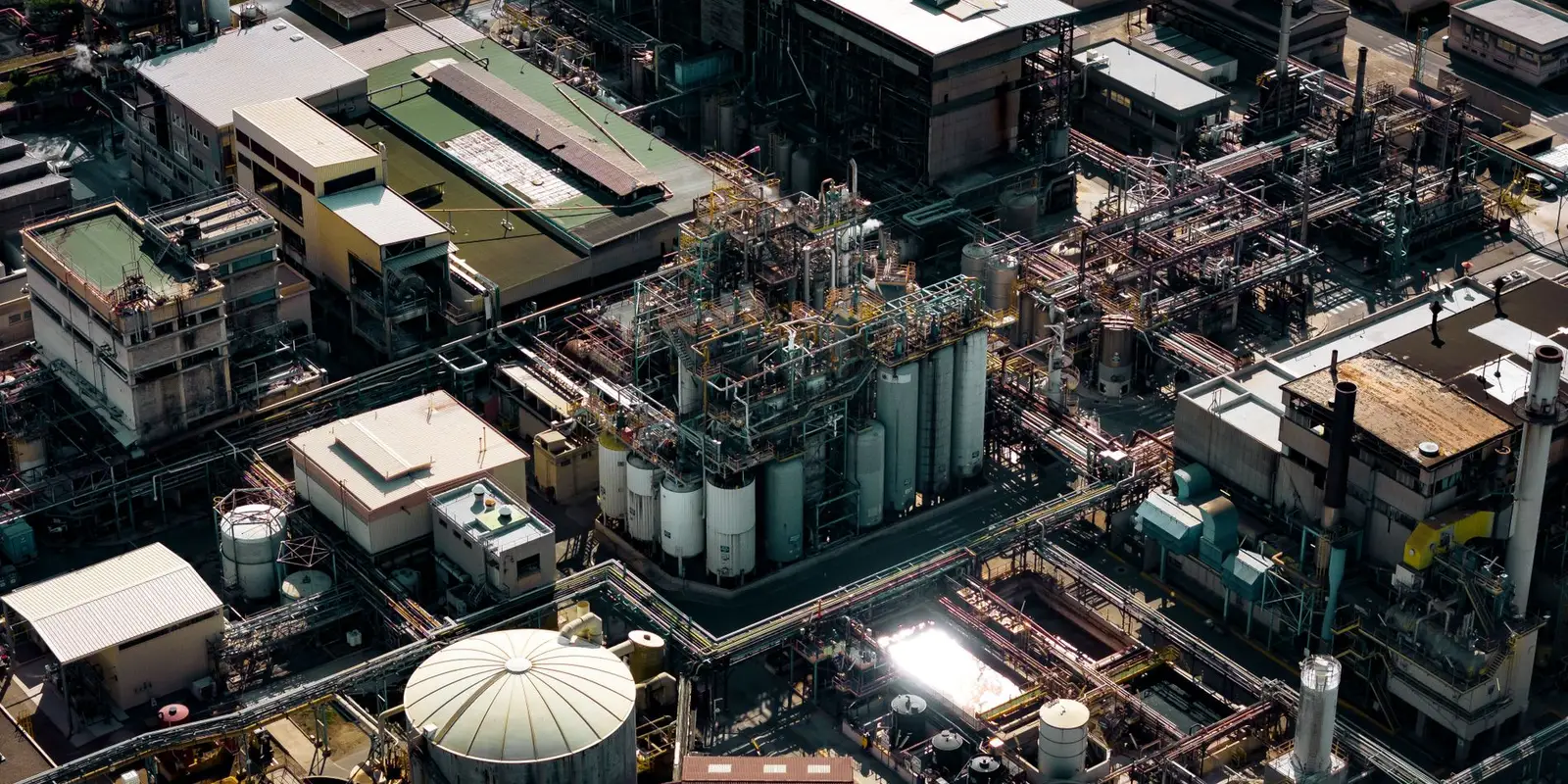 Aerial view of a process plant divided into areas, units and tank farms