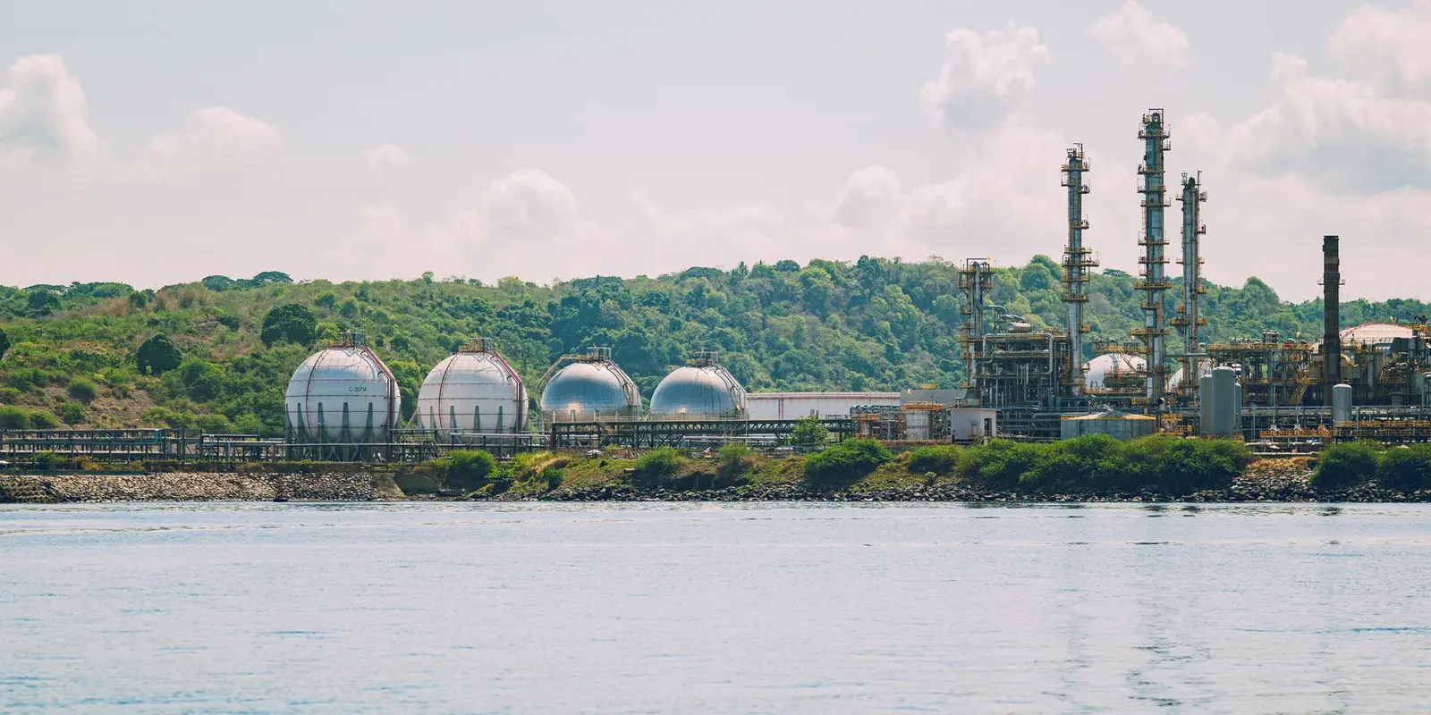 Coastal gas processing plant with spherical storage tanks and columns